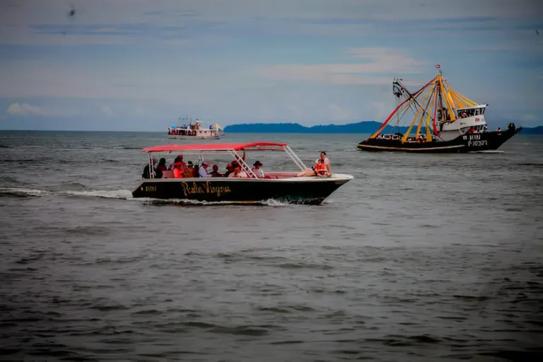 playa conchal water taxi costa rica